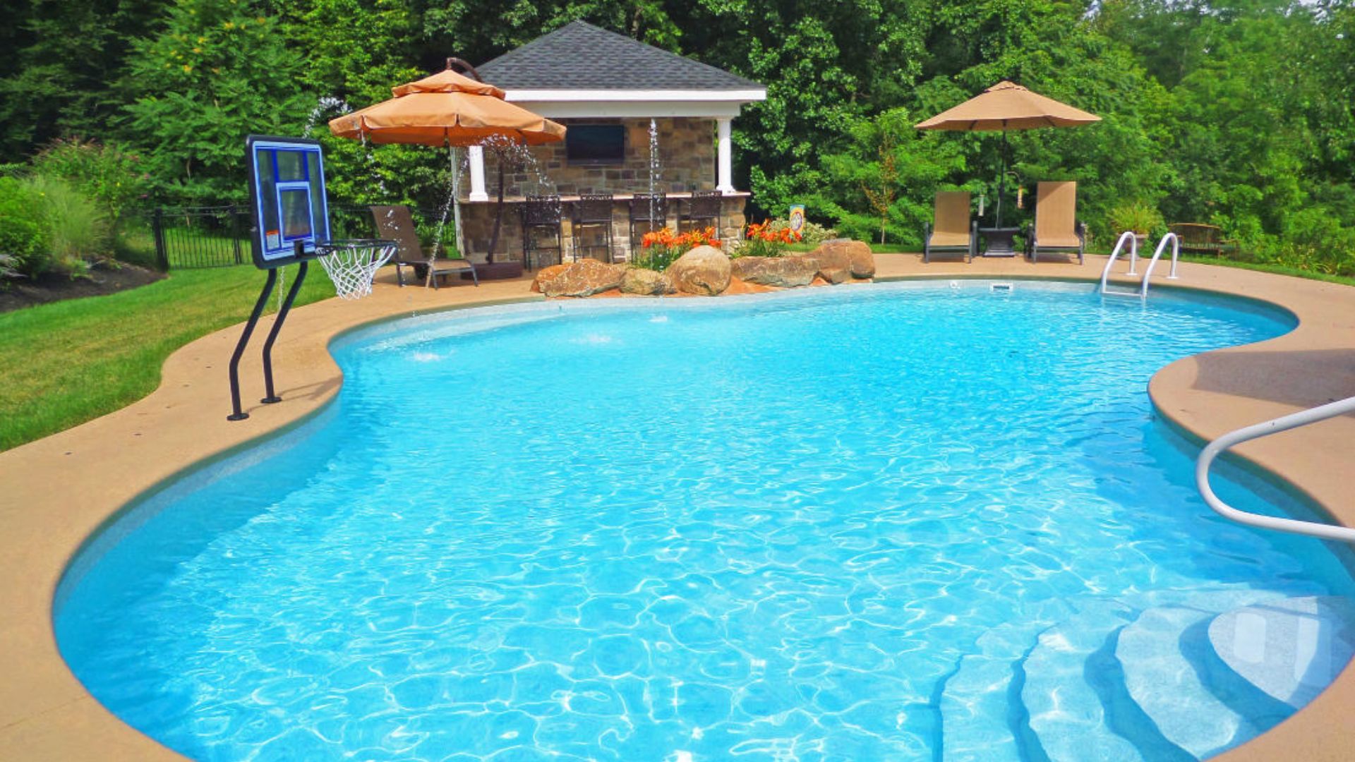 Don’t Wait Too Late to Schedule Your Pool Vinyl Liner Replacement!